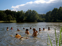 Koupani_na_letnim_tabore_Kazimirka_03